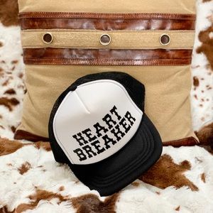 NWT HEART BREAKER HAT